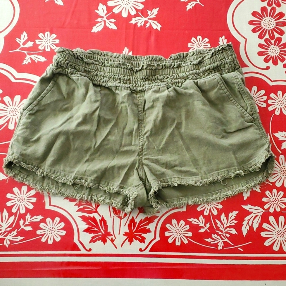 3/$15 Vanilla Star green linen shorts sz m